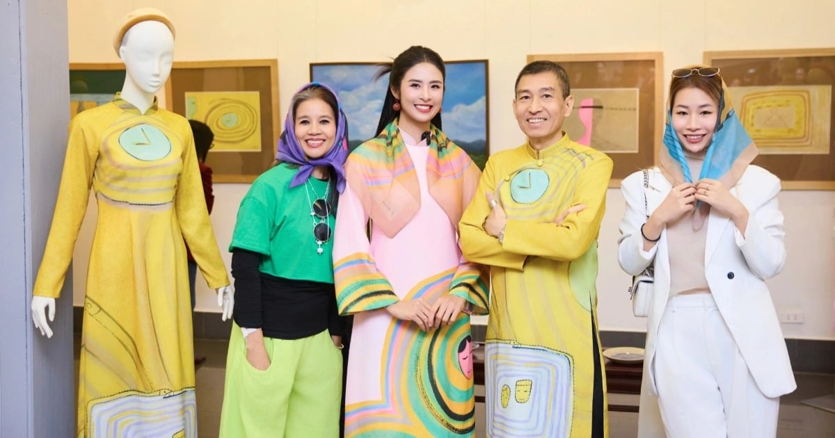 أطلقت الآنسة Ngoc Han لوحة ao dai مطبوعة بلوحات للفنان Le Thiet Cuong