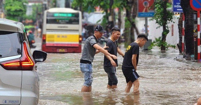 อากาศร้อน มีฝนฟ้าคะนองเป็นครั้งคราว