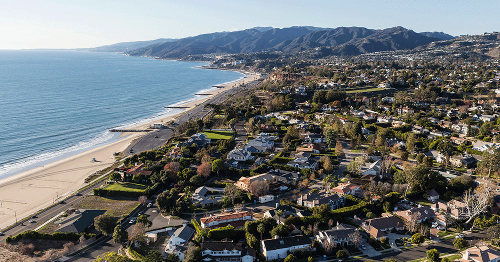 La Californie en flammes : les maisons des super-riches et les manoirs d'Hollywood réduits en cendres