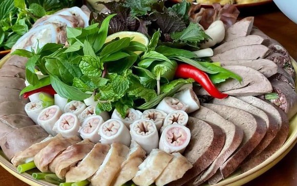 Liste berühmter Restaurants mit köstlichen Schweineinnereien in allen 9 Bezirken von Hanoi