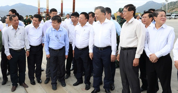 Le secrétaire général To Lam inspecte le chantier de construction de la centrale nucléaire de Ninh Thuan