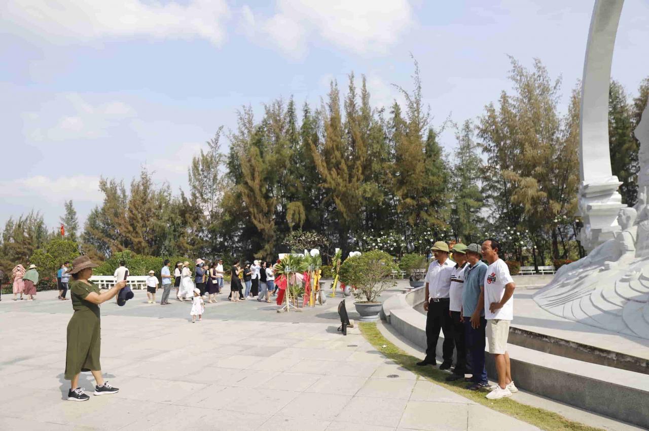 Según el Consejo de Administración del Monumento Conmemorativo de los Soldados de Gac Ma, en 2023, más de 440 delegaciones visitaron el monumento con más de 45.200 visitantes.