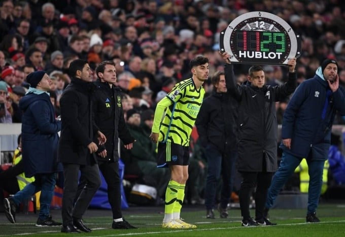 Arteta (trái) tung Havertz vào sân từ phút 79 trận Arsenal thắng chủ nhà Brentford 1-0 tại vòng 13 Ngoại hạng Anh ngày 26/11. Ảnh: arsenal.com