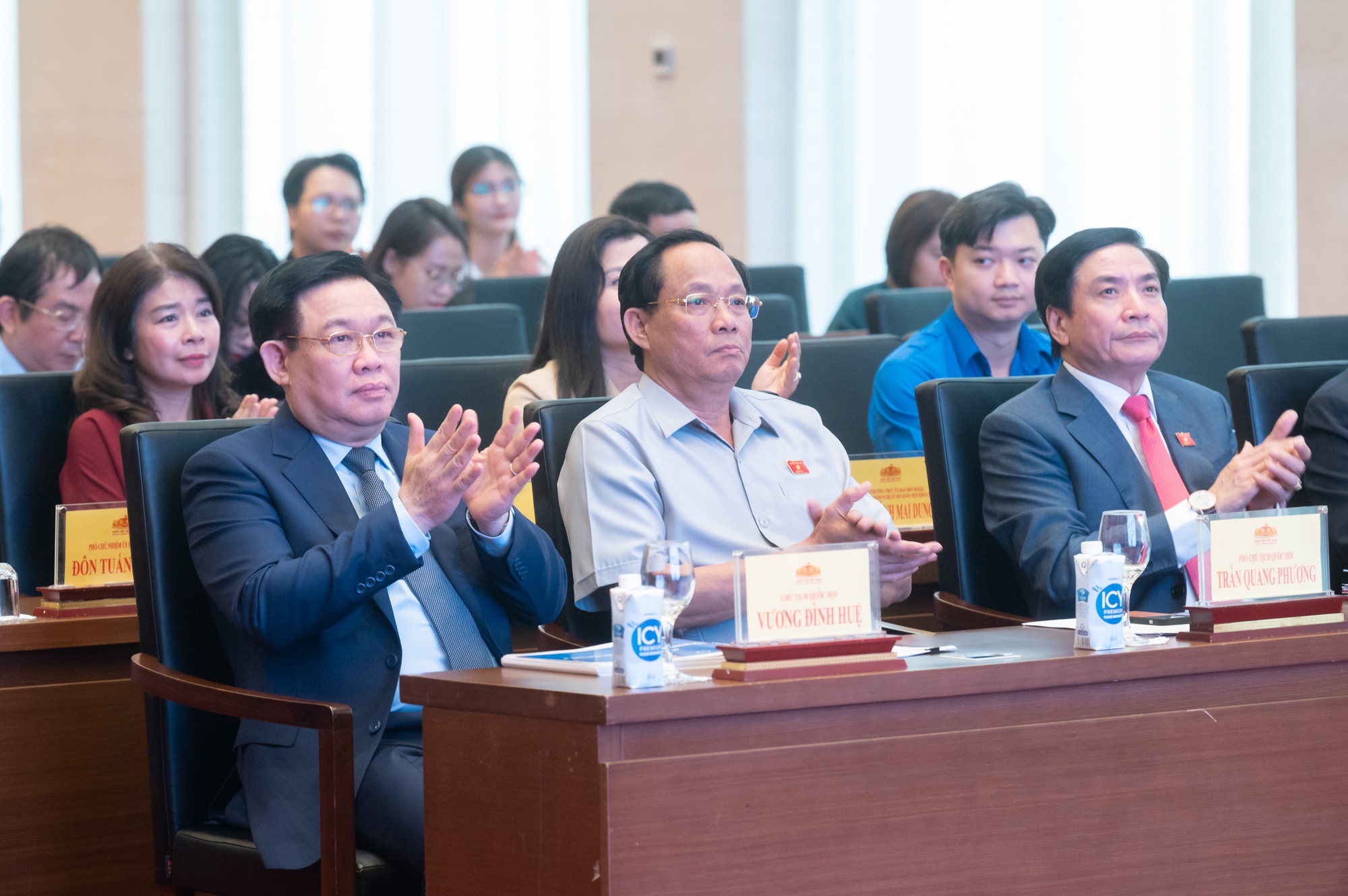 Chủ tịch Quốc hội Vương Đình Huệ dự Lễ công bố Logo, Bộ nhận diện và Website Hội nghị Nghị sĩ trẻ toàn cầu lần thứ 9 - Ảnh 1.