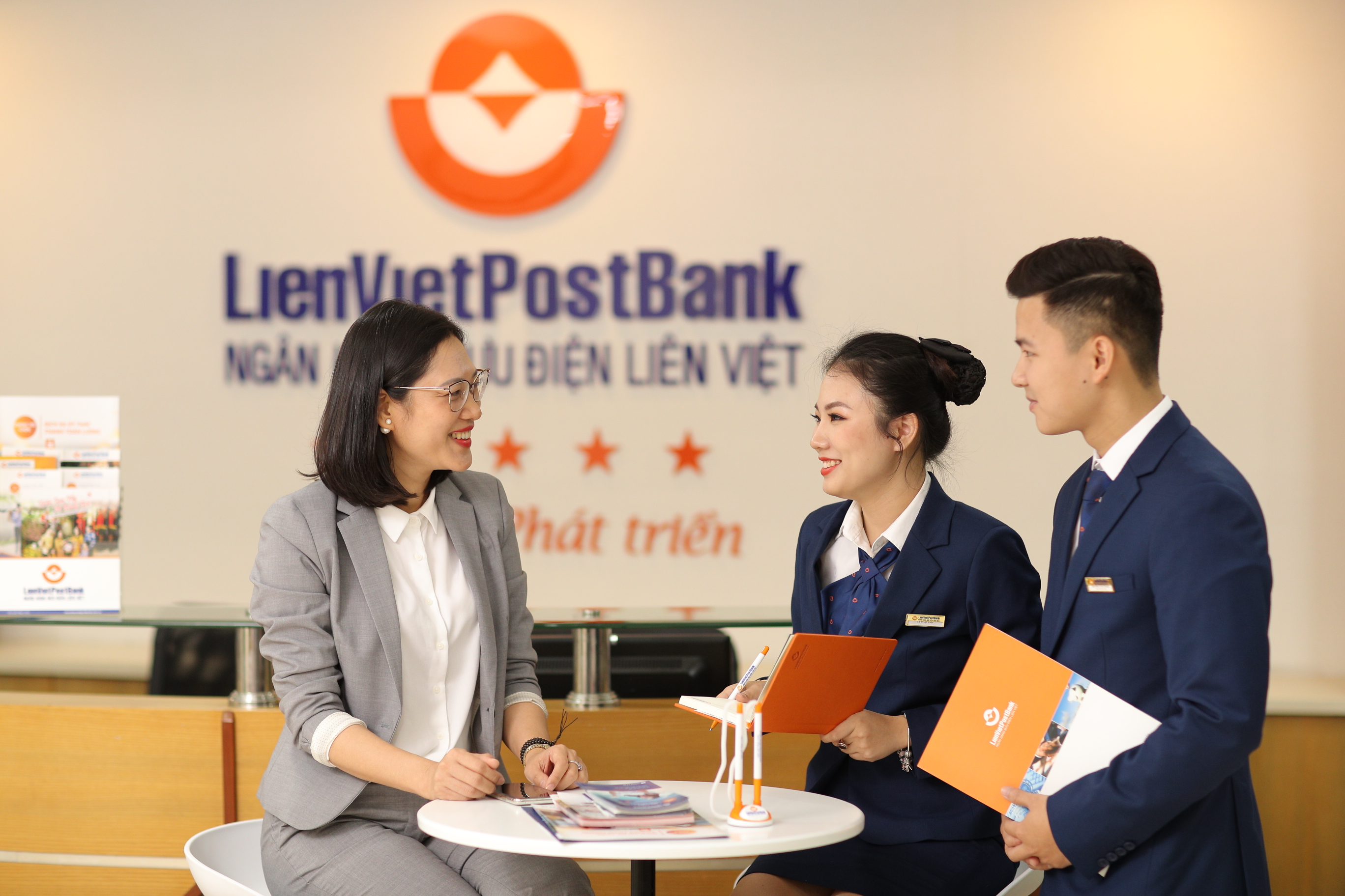 ហិរញ្ញវត្ថុ - ធនាគារ - LPBank ផ្តល់សញ្ញាប័ណ្ណចំនួន 32.9 លាន អត្រាការប្រាក់រហូតដល់ជិត 10%