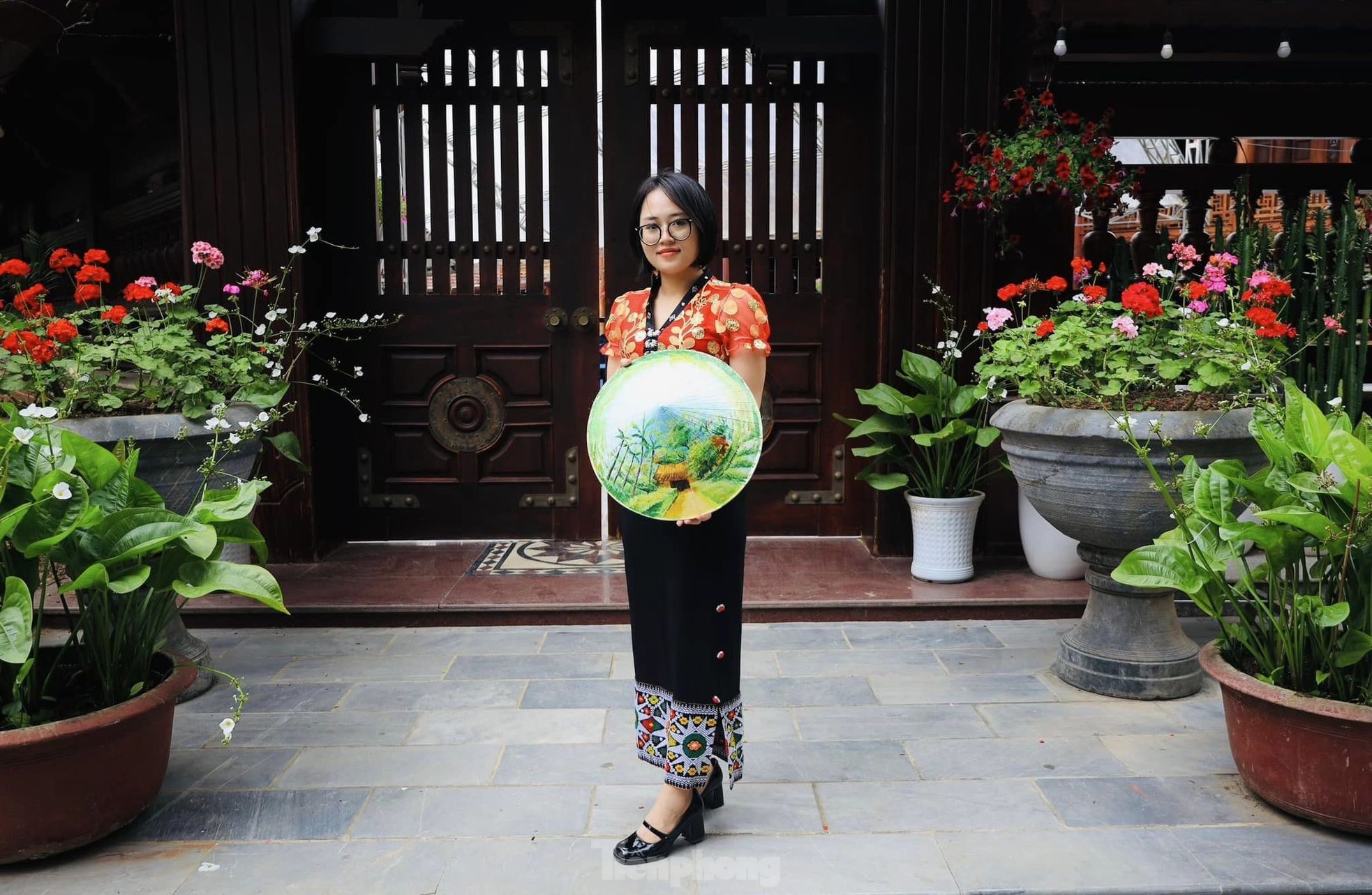 Nghe An conical hat 'Pride of a strip of land and rivers' photo 16