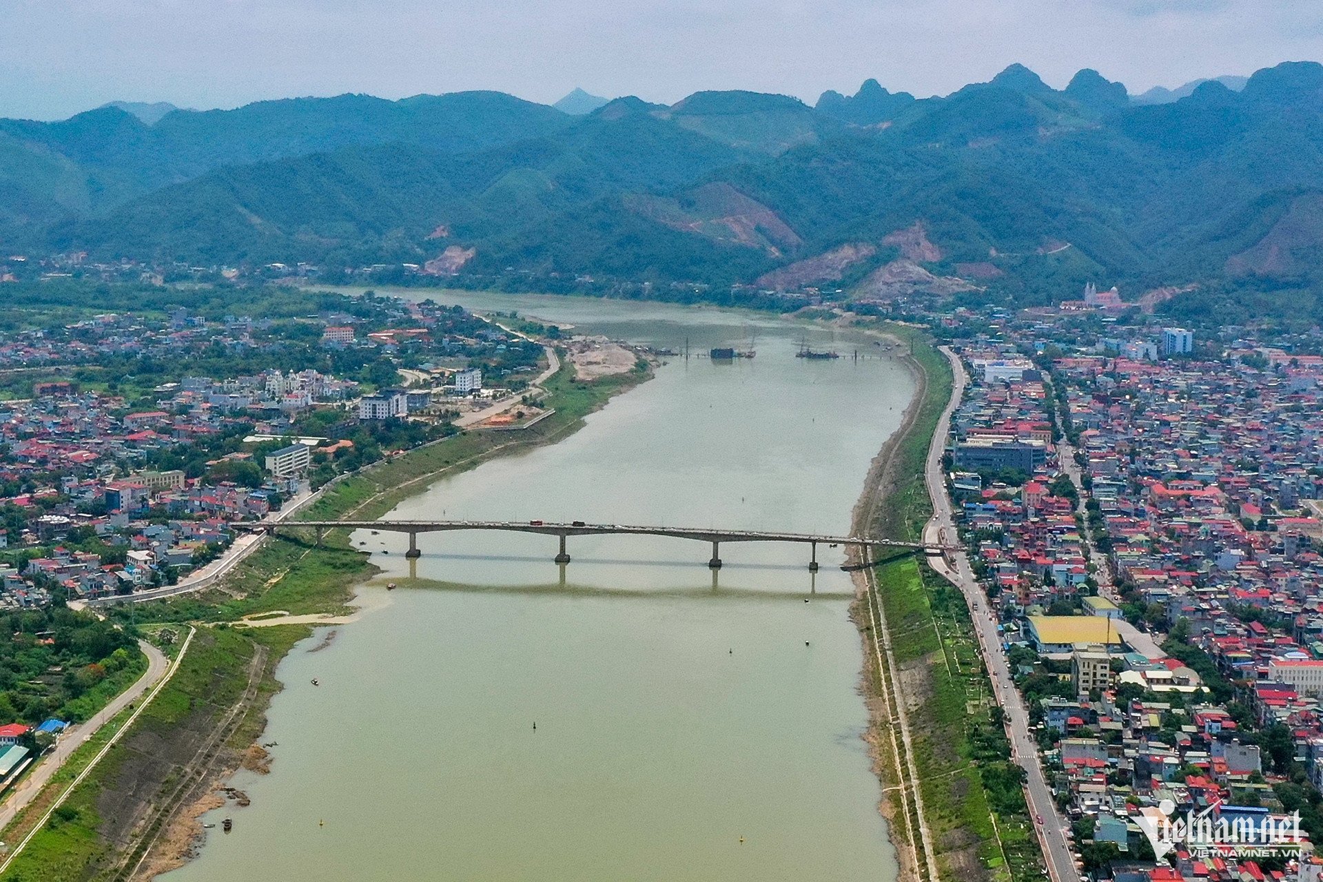 Centrale hydroélectrique de W-Hoa Binh 190520 (9).jpg