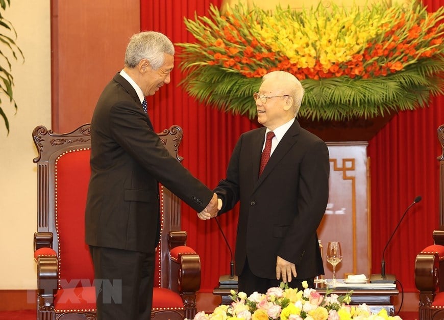 El Secretario General Nguyen Phu Trong recibe al Primer Ministro de Singapur, Lee Hsien Loong