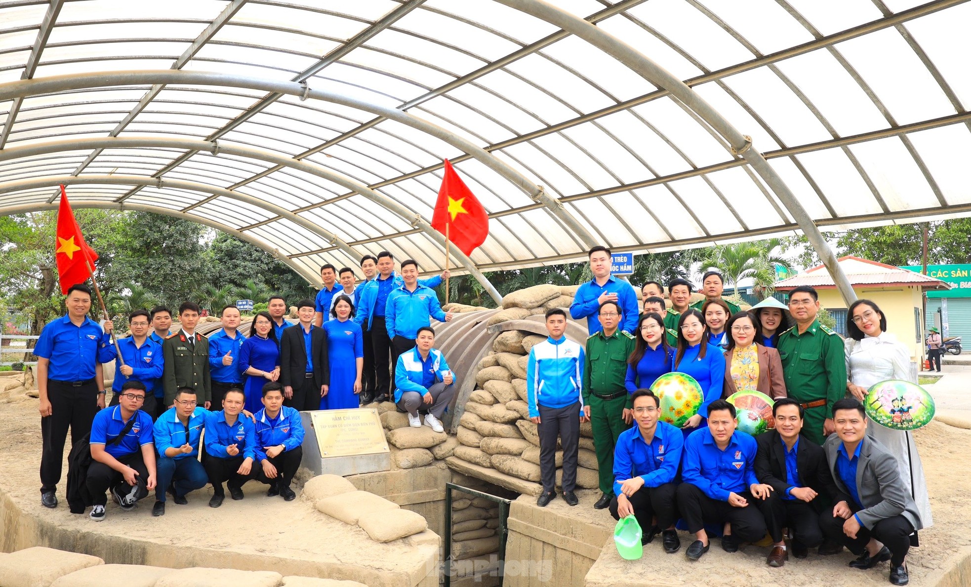 Nghe An conical hat 'Pride of a strip of land and rivers' photo 1