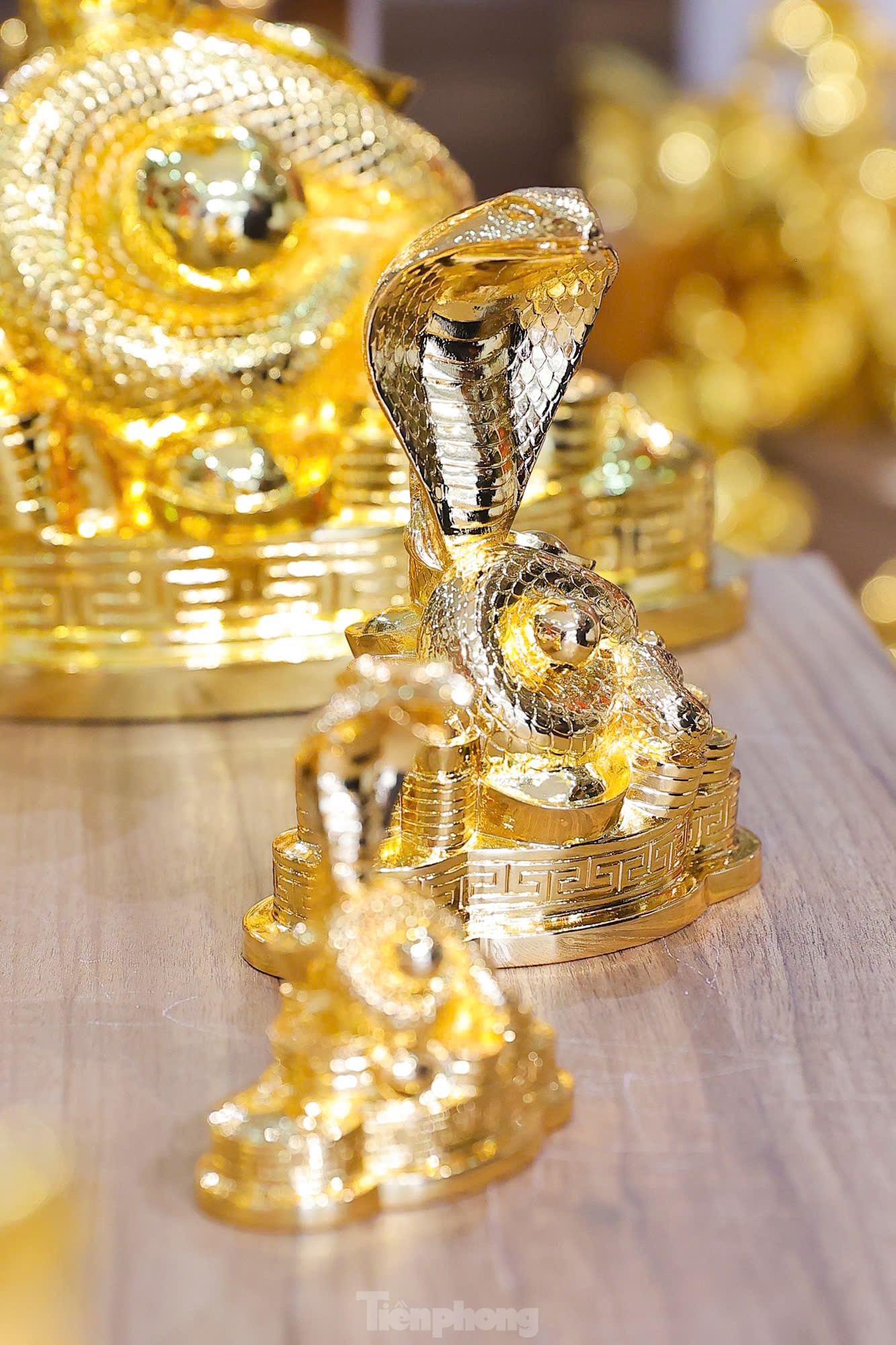 24K gold-plated statues of the 12 zodiac animals sell well during the Lunar New Year, photo 9