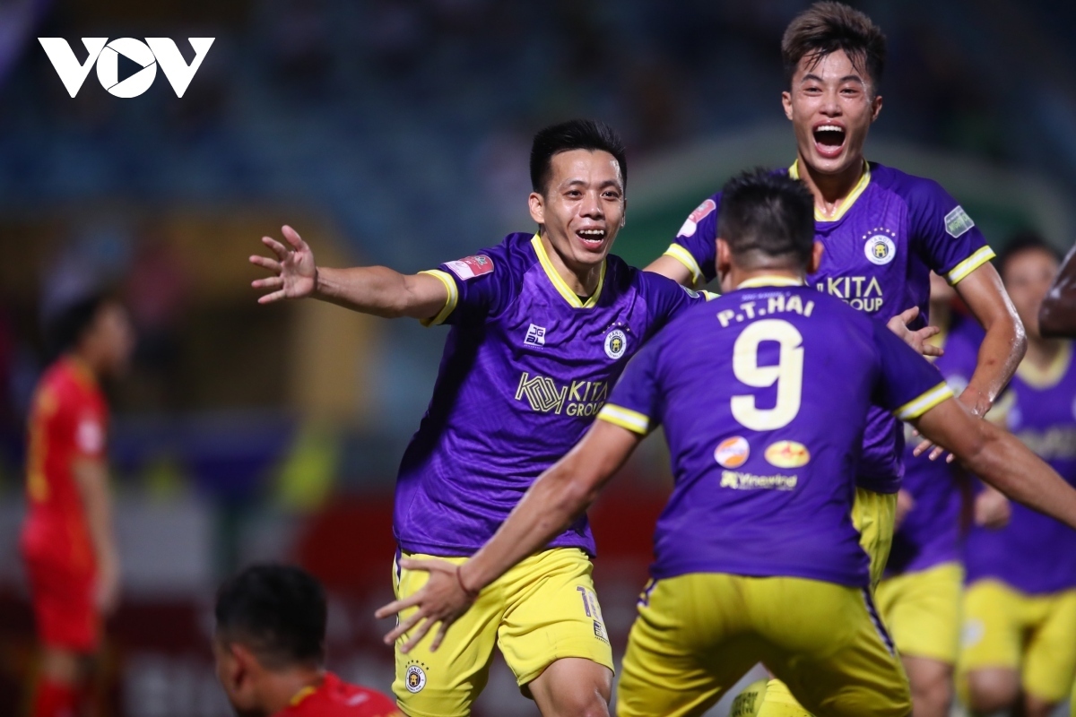 ha noi fc - khanh hoa van quyet noi dai mach ghi ban hinh anh 1