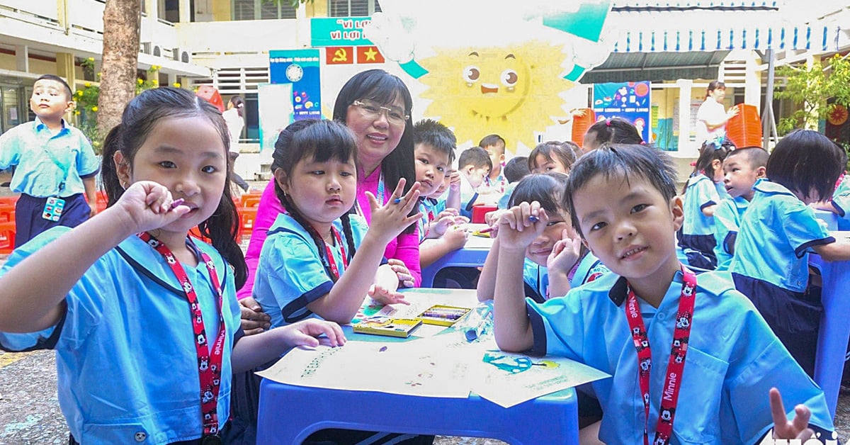 Zehntausende Erstklässler in Ho-Chi-Minh-Stadt kehren aufgeregt in die Schule zurück