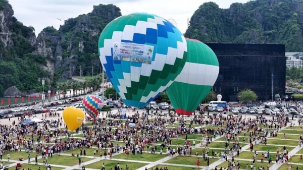 Quảng Ninh bùng nổ số lượng khách du lịch trong 2 ngày lễ