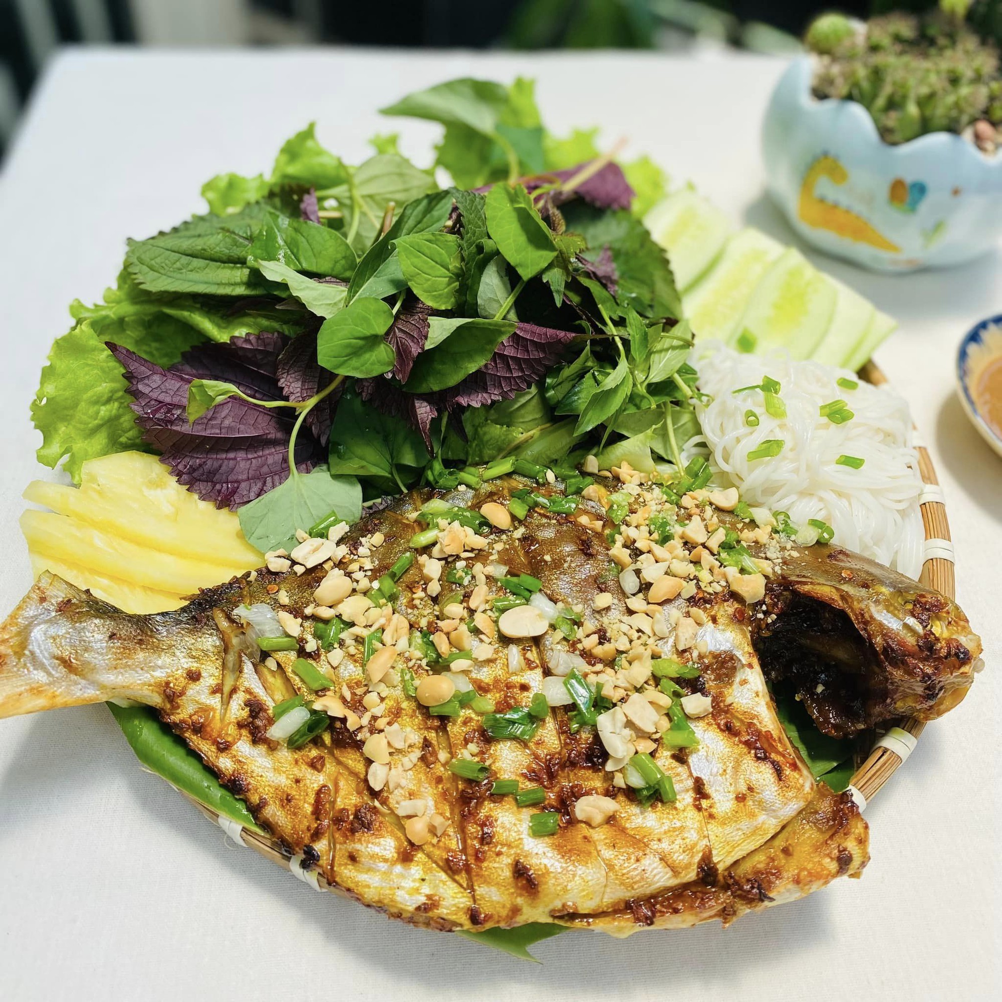 Đổi vị bữa ăn với cá chim nướng muối ớt - Ảnh 3.