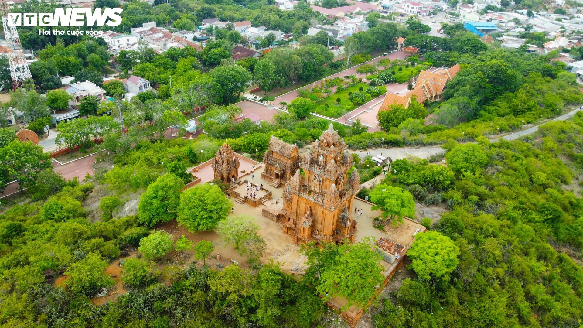 Tháp Po Klong Garai, nghệ thuật kiến trúc đỉnh cao của người Chăm Ninh Thuận - 1