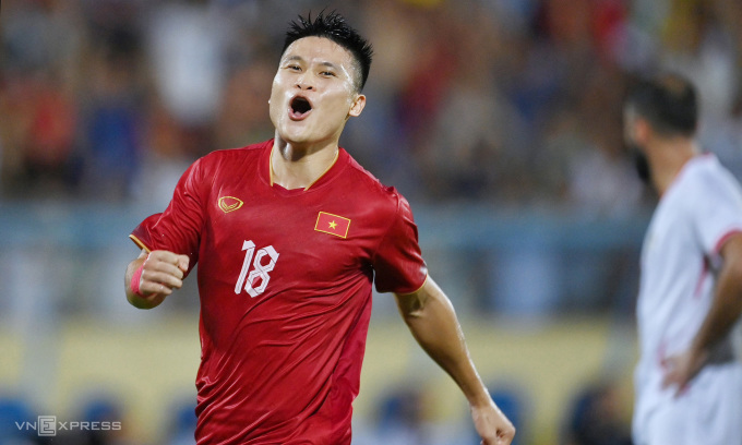 Striker Pham Tuan Hai celebrates scoring the goal that helped Vietnam defeat Syria at Thien Truong Stadium, Nam Dinh Province on the evening of June 20, 2023. Photo: Giang Huy
