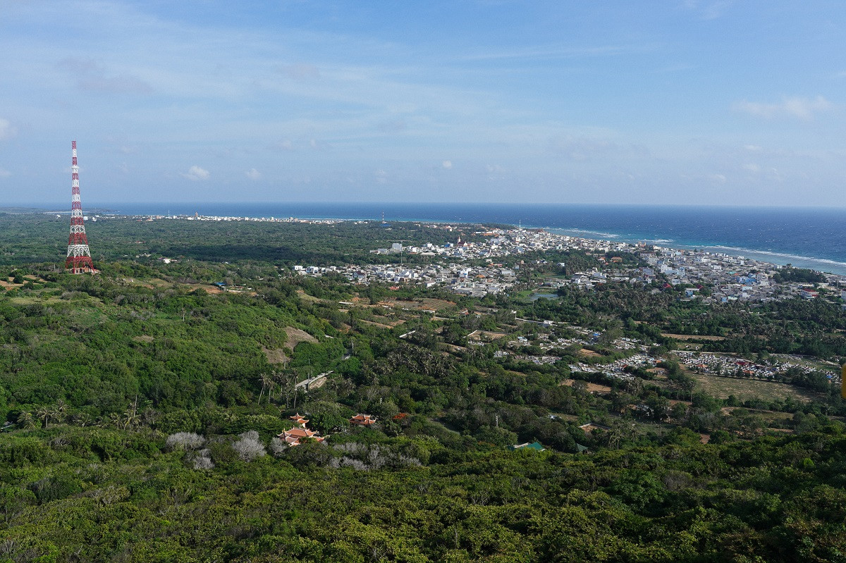 huyen phu quy hoan thien ha tang vien thong chuyen doi so.jpg