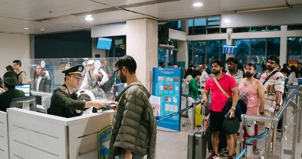 元旦のタンソンニャット空港のラッシュアワー時の予想外の光景