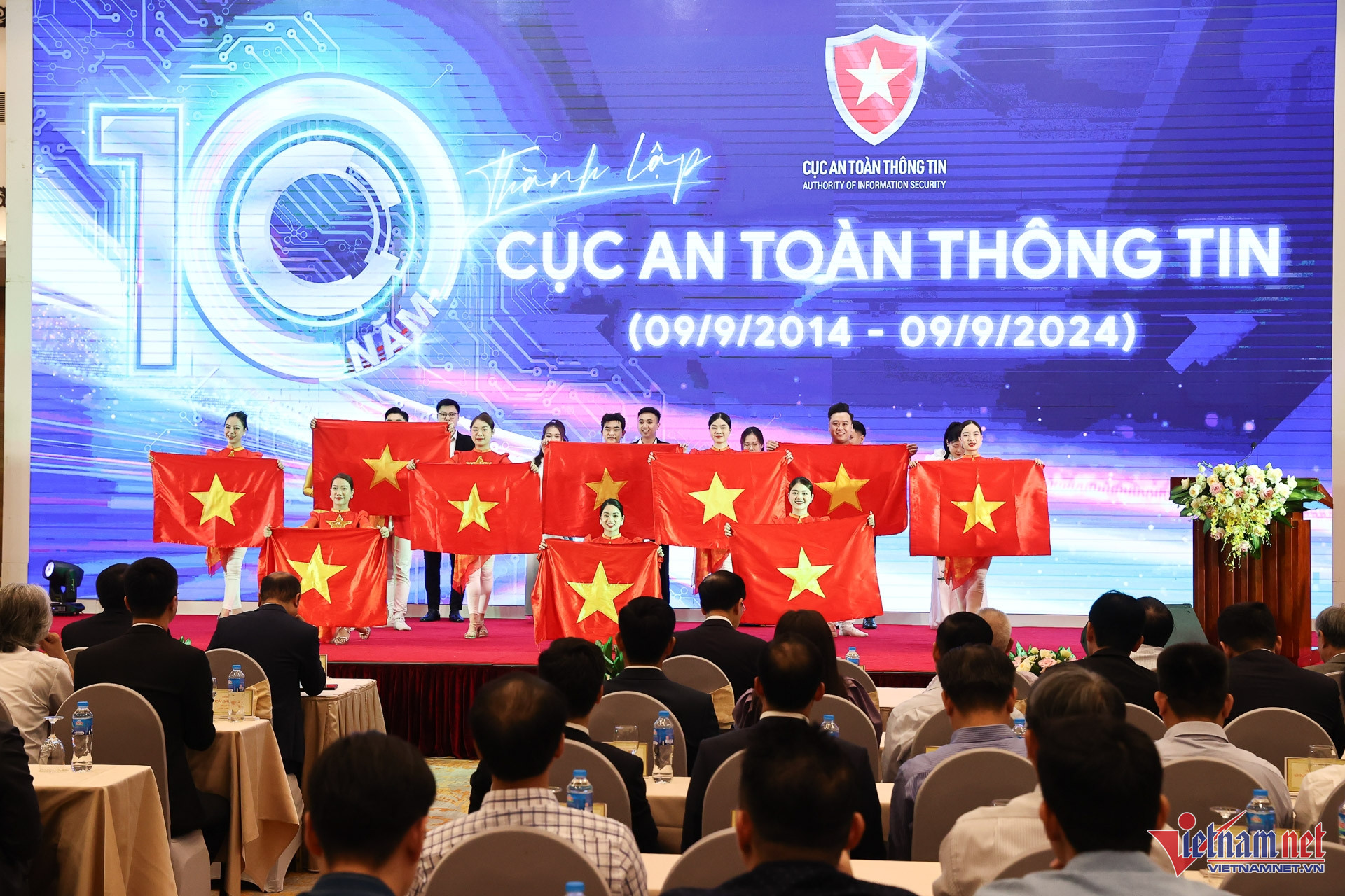 W-10 nam cuc An toan thong tin 1.jpg