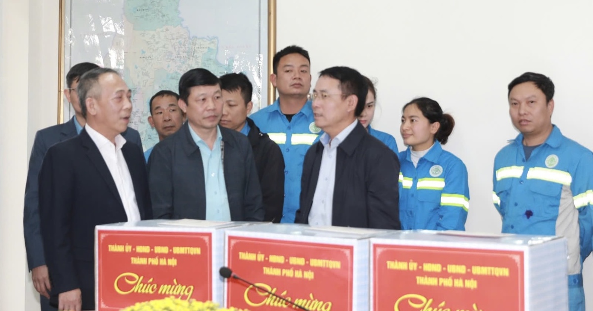 Vice Chairman of Hanoi People's Committee Nguyen Trong Dong visited and wished a Happy New Year in Soc Son district