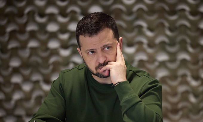 Tổng thống Zelensky trong cuộc gặp với các quan chức an ninh ở tỉnh Sumy. Ảnh: Văn phòng Tổng thống Ukraine