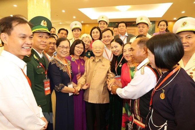 Tổng bí thư Nguyễn Phú Trọng và đại biểu điển hình toàn quốc về học tập và làm theo tư tưởng, đạo đức, phong cách Hồ Chí Minh năm 2023. Ảnh: TTXVN