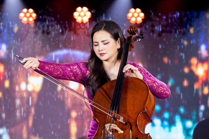 Ha Mien is currently a lecturer at the Vietnam National Academy of Music.
