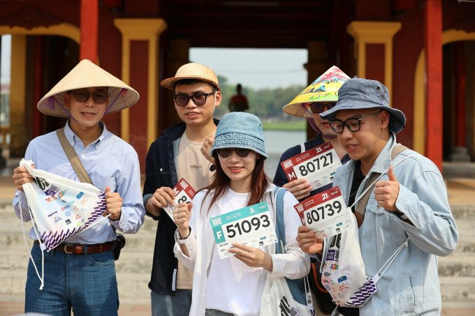 The four boys said they will strive to reach sub2:30 for the 21km distance. Photo: Duc Dong