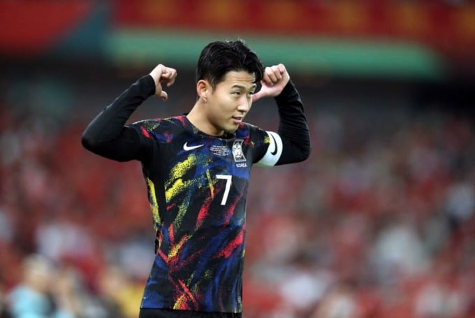 Son Heung-min feiert sein zweites Tor im Spiel gegen China in Shenzhen am 21. November. Foto: Yonhap