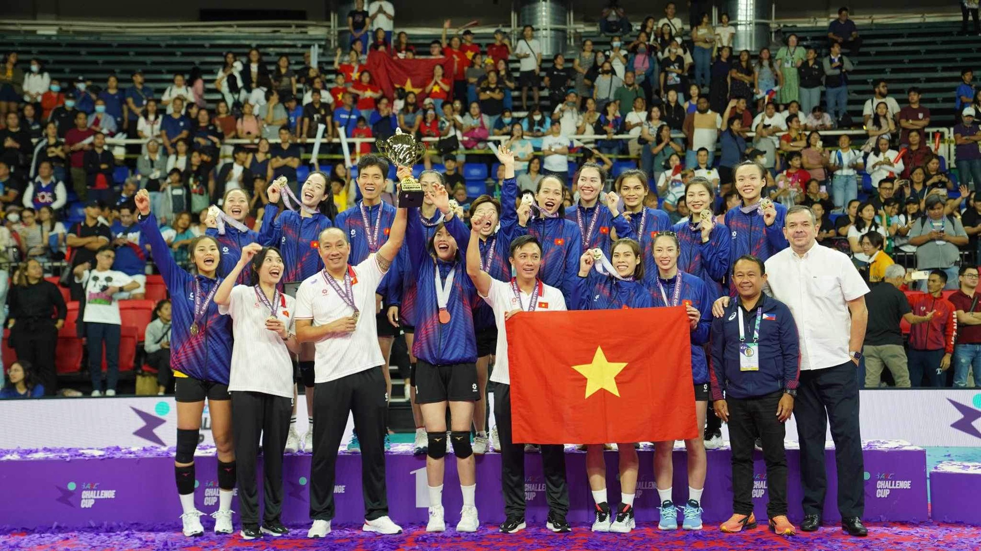 Vô địch AVC Challenge Cup, bóng chuyền nữ Việt Nam thăng hạng, qua mặt Hàn Quốc - Ảnh 1.