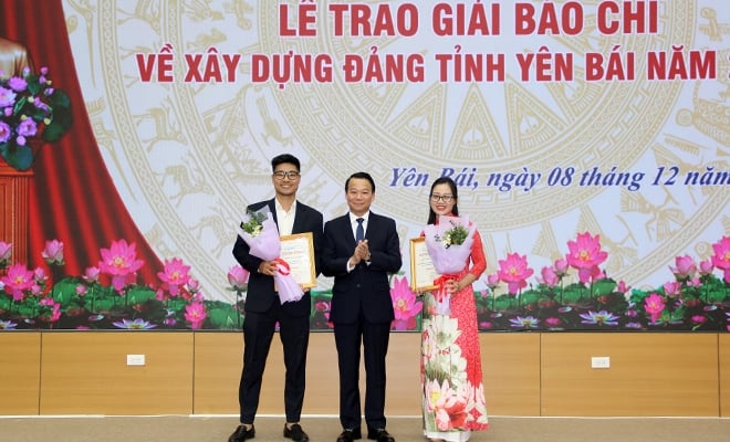 Yên Bái trao giải Báo chí về xây dựng Đảng tỉnh Yên Bái năm 2023