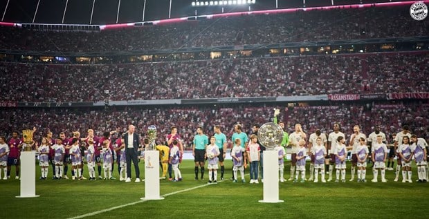 La escena antes de que los dos equipos entraran al partido.