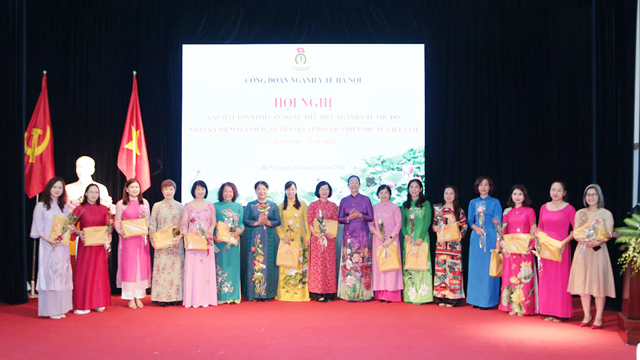 Homenajean a 178 destacadas figuras femeninas del sector salud de la capital