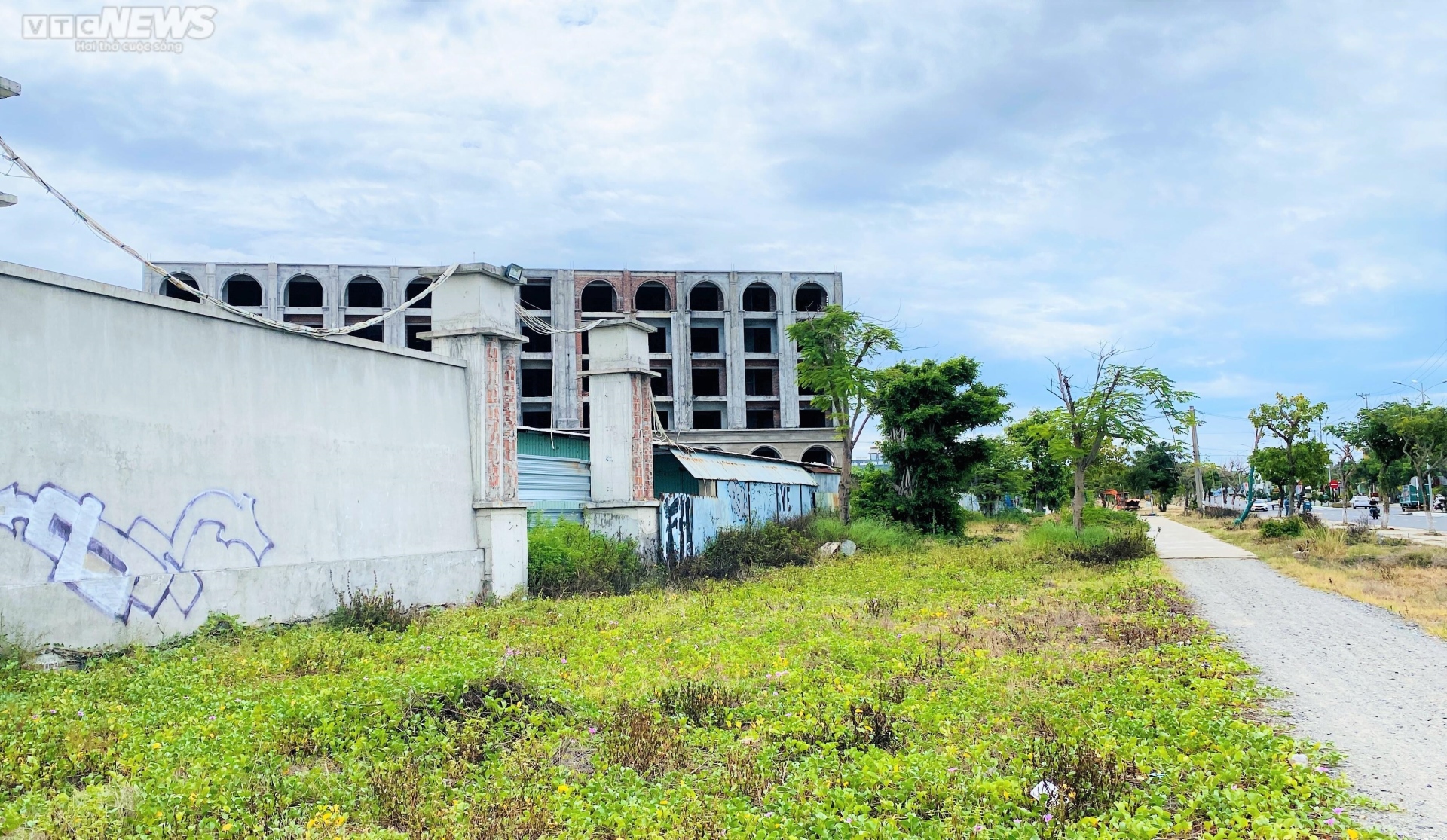 2兆ドン以上の価値がある観光地が「停滞」、ホイアンビーチ沿いの「黄金の土地」約7万平方メートルが無駄に - 6