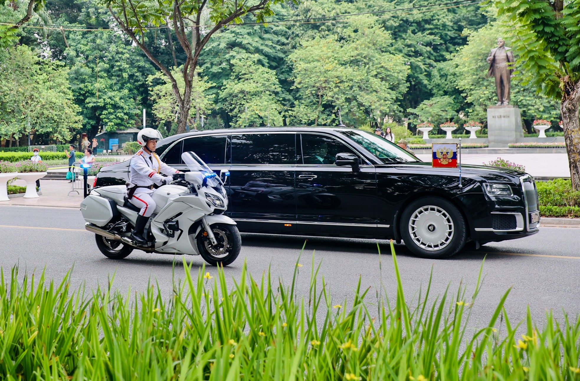 Details of the special vehicles escorting Russian President Putin during his visit to Vietnam, photo 5