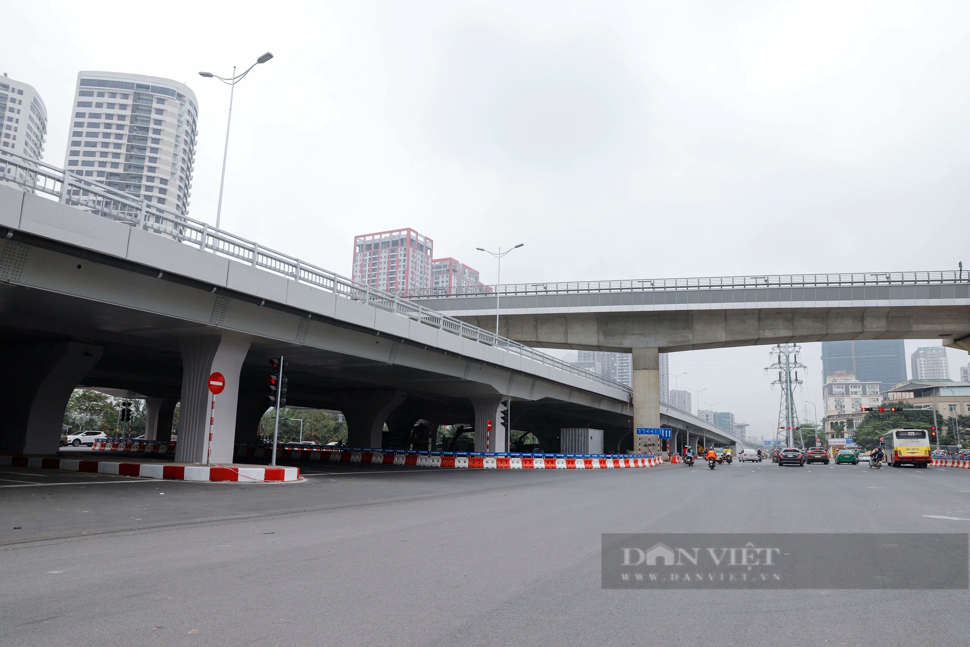 Cầu vượt thép Mai Dịch sẵn sàng thông xe, các phương tiện di chuyển thế nào?- Ảnh 8.