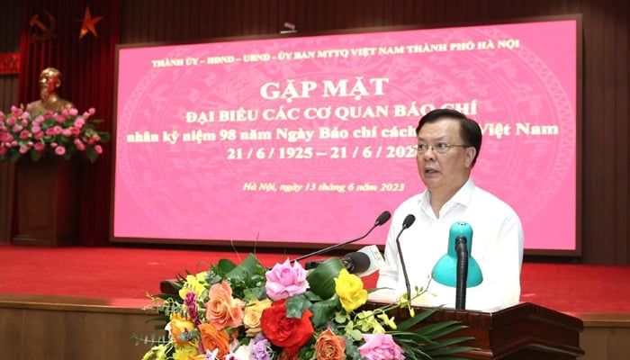 Hanoi Secretary requests departments, branches, districts, towns to proactively provide information to the press