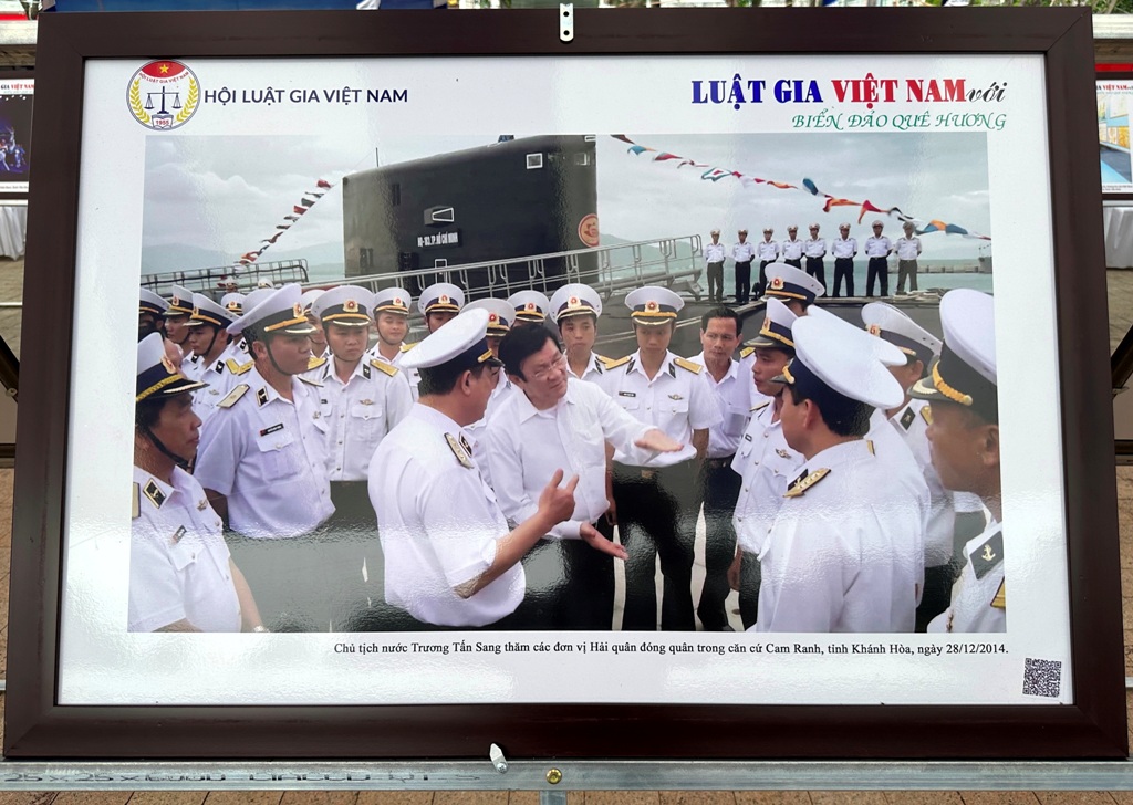 Sự kiện - Trưng bày ảnh 'Luật gia Việt Nam với biển đảo quê hương': Hoạt động nhiều ý nghĩa (Hình 31).