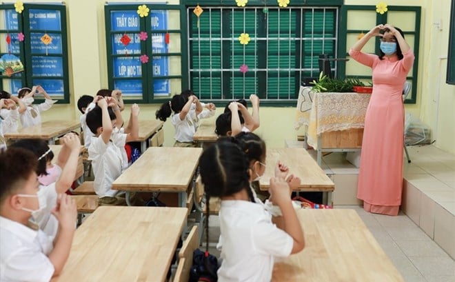 Los profesores están felices de recibir buenas noticias sobre salario y beneficios.