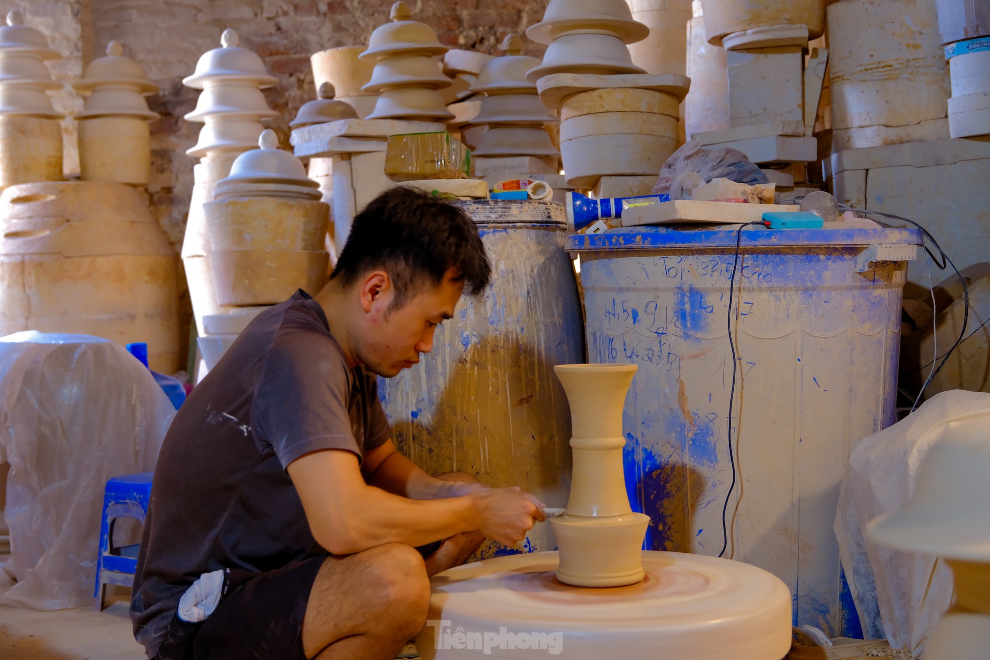 Les touristes se ruinent en visitant le village de poterie le plus célèbre de Hanoi (photo 20)