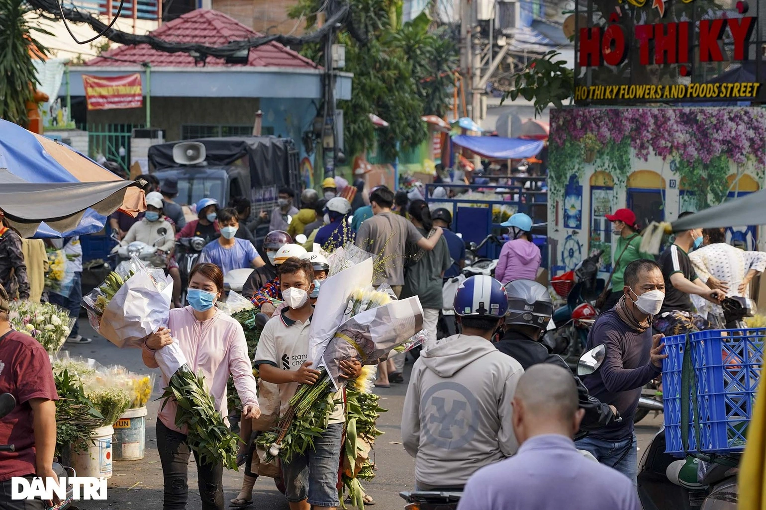 Từ hẻm chợ nhỏ trở thành phố ẩm thực kín khách ngày đêm ở TPHCM