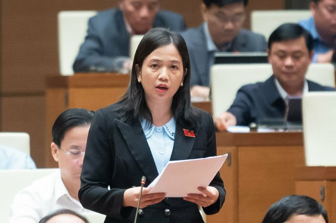 Le délégué Dieu Huynh Sang a pris la parole dans la salle le matin du 21 novembre. Photo : Médias de l'Assemblée nationale