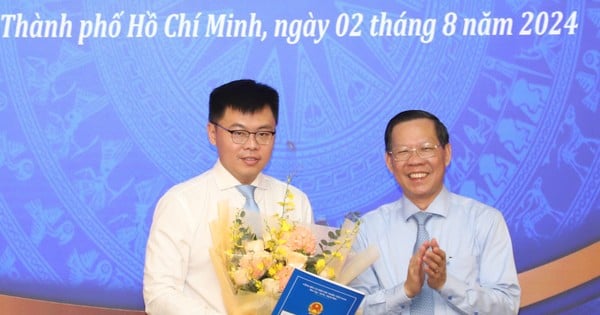 Chủ tịch TPHCM trao quyết định bổ nhiệm cán bộ lãnh đạo