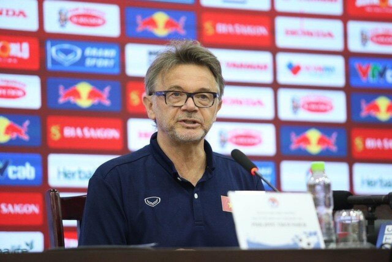 hlv troussier nói lời khó nghe khiến dàn sao đội tuyển việt nam tái mặt