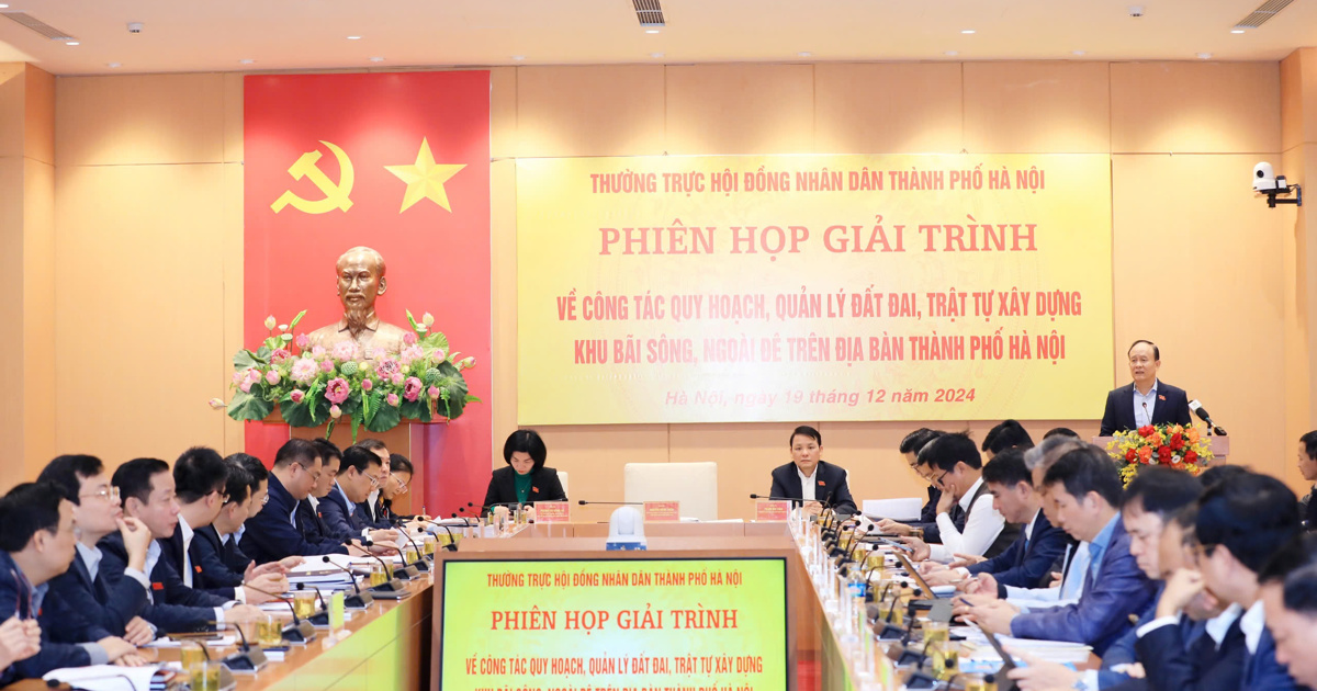 El Comité Permanente del Consejo Popular de Hanoi celebró una sesión para explicar la planificación, la gestión de la tierra y el orden de construcción en la zona ribereña.