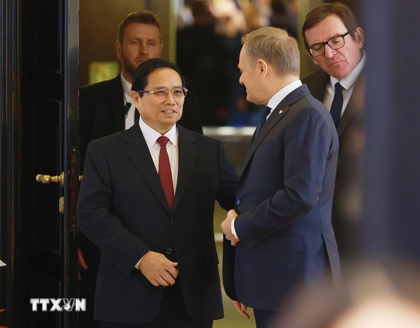 ファム・ミン・チン首相はポーランド共和国のドナルド・トゥスク首相と会談。 (写真: Duong Giang/TTXVN)