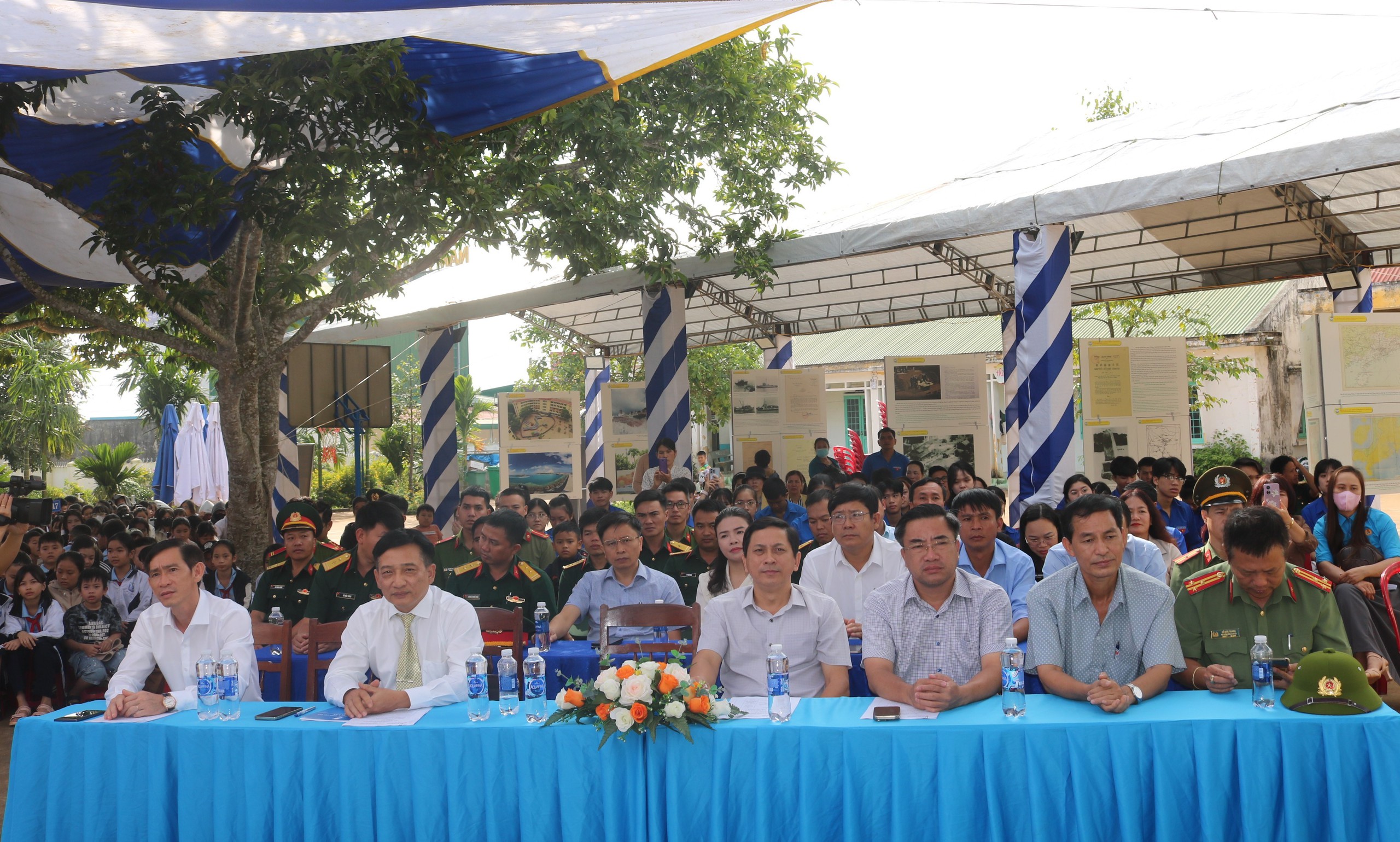 Đắk Lắk: Khai mạc Triển lãm lưu động “Hoàng Sa, Trường Sa của Việt Nam - Những bằng chứng lịch sử và pháp lý”  tại huyện Krông Búk - Ảnh 2.