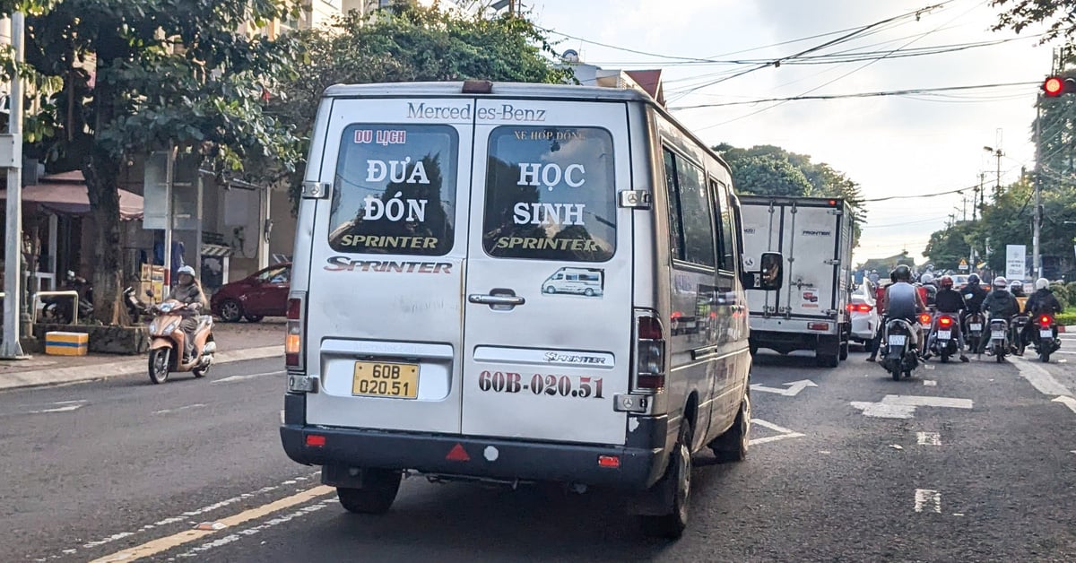 Los autobuses escolares deben controlar el número de personas que suben y bajan del autobús.