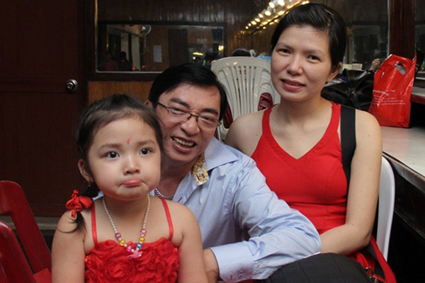 The golden voice in the bolero music industry has a peaceful marriage with a wife 24 years younger - Photo 9.