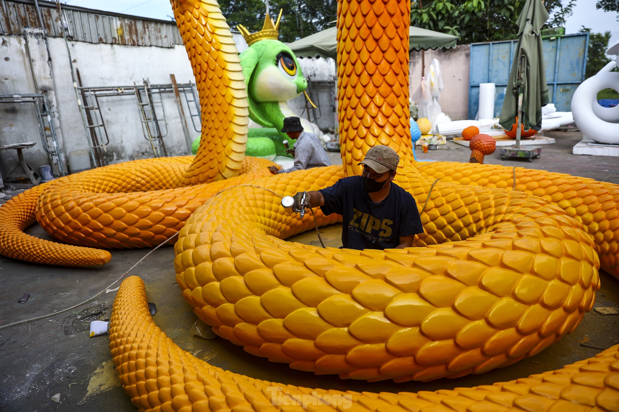 Admire the giant snake mascot worth 500 million VND in Ho Chi Minh City photo 7